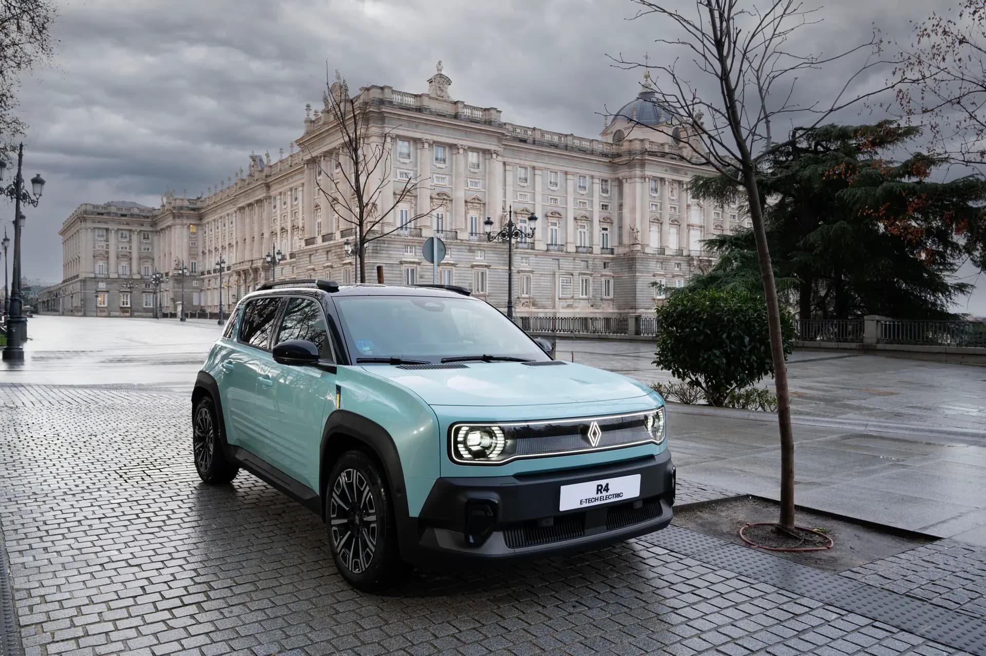 RENAULT FACILITA LOS VIAJES ELÉCTRICOS CON UNA AMPLIA RED DE RECARGA Y TARIFAS PREFERENTES