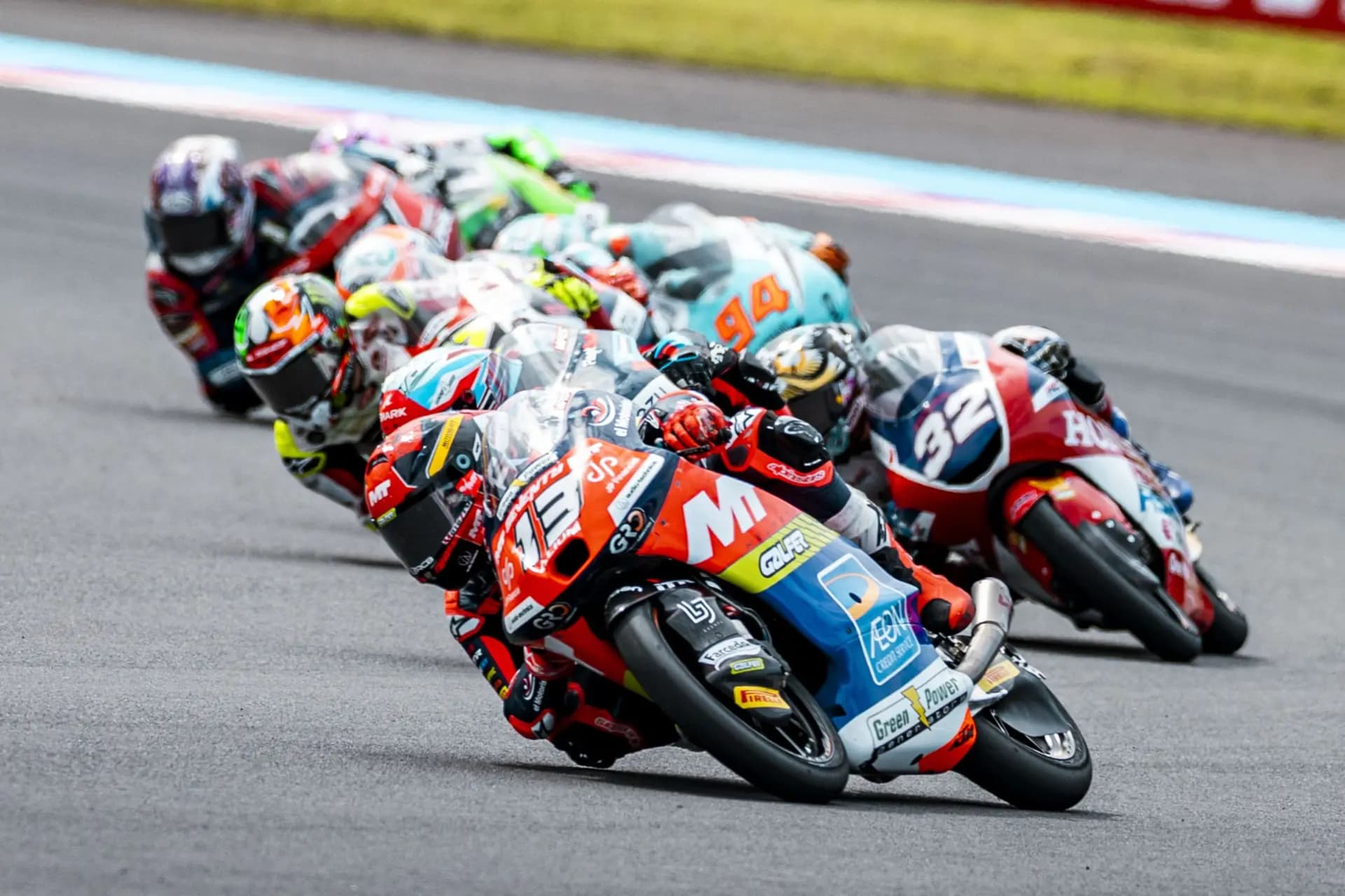 IVÁN ORTOLÁ LLAMA A LA PUERTA DEL PODIO EN EL TRAZADO DE MOTEGI