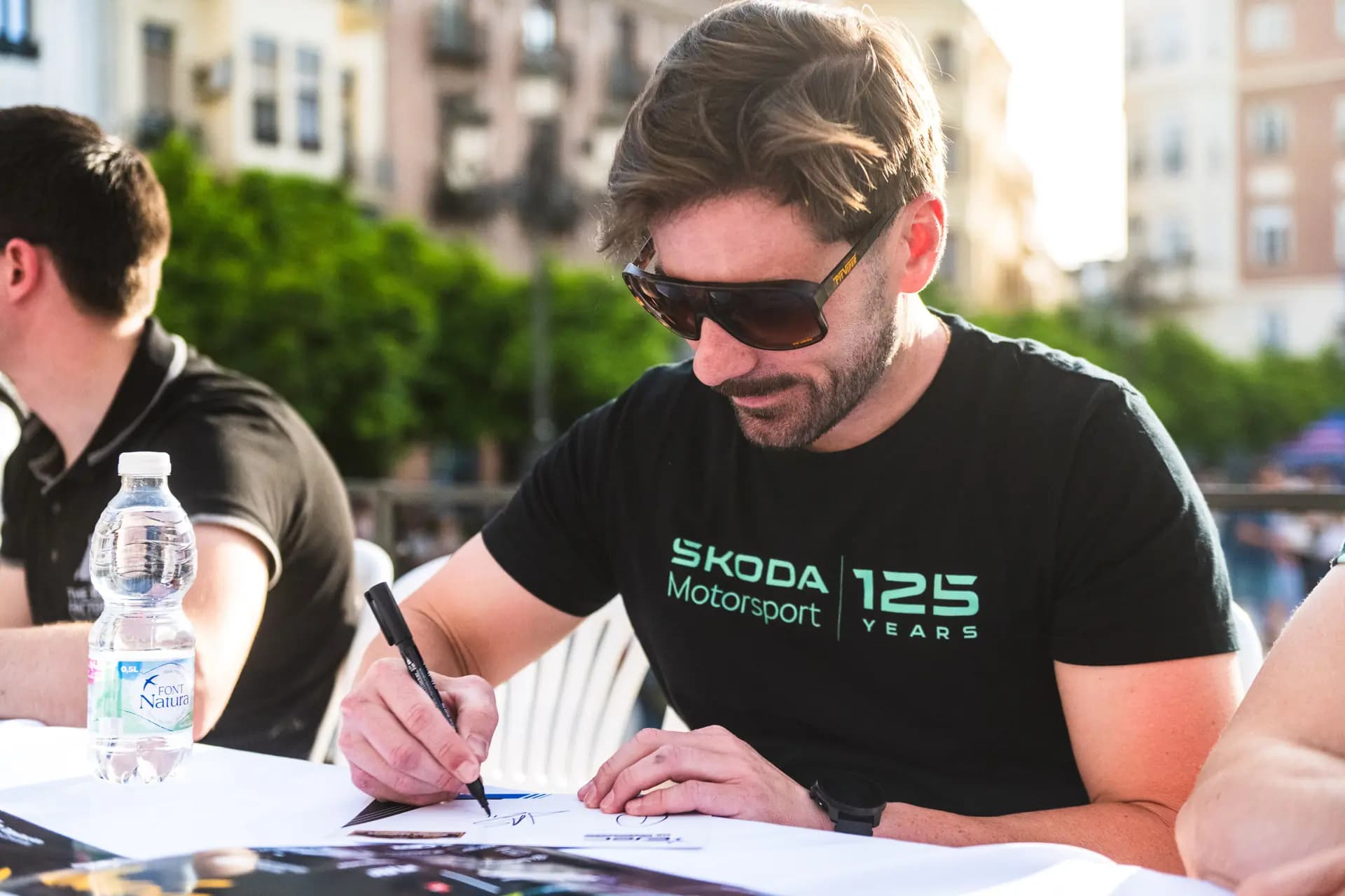ŠKODA Y “COHETE” SUÁREZ SE SUMAN AL HOMENAJE A CARLOS SAINZ EN EL RALLY DE ASTURIAS HISTÓRICO